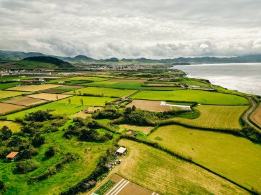 Miradouro de Santa Iria 'dan güzel bir kıyı manzarası Sao Miguel Adası, Azores, Portekiz. Yüksek kalite fotoğraf