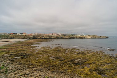 Valencia 'nın Küçük Venedik' indeki Saplaya Limanı 'ndaki renkli evler, binalar ve yatlar. Yüksek kalite fotoğraf