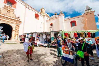 San Cristobal de las Casas, Chiapas, Meksika - 2 Nisan 2024 Sokak manzarası. Yüksek kalite fotoğraf