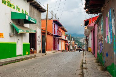 San Cristobal de las Casas, Chiapas, Meksika - 2 Nisan 2024 Sokak manzarası. Yüksek kalite fotoğraf