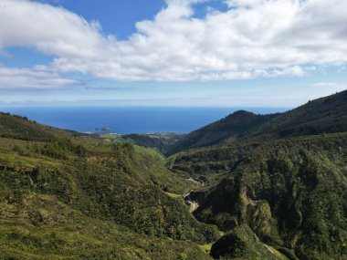 Azores, Portekiz, Azores 'deki Sao Miguel Adası' ndan Lagoa do Fogo 'ya inanılmaz bir manzara. Yüksek kalite fotoğraf