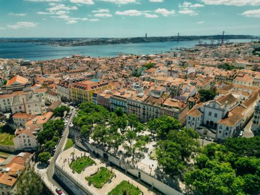 Güzel Lizbon Şehir Restoranının Hava Manzarası Meydanı. Yüksek kalite 4k görüntü