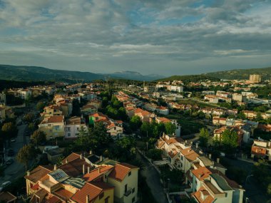 Nuoro 'nun havadan görünüşü, Nuoro ili, İtalya. Yüksek kalite fotoğraf