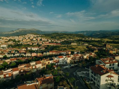 Nuoro 'nun havadan görünüşü, Nuoro ili, İtalya. Yüksek kalite fotoğraf