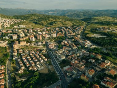 Nuoro 'nun havadan görünüşü, Nuoro ili, İtalya. Yüksek kalite fotoğraf