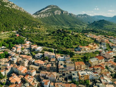Dorgali, Nuoro, Sardinya, İtalya 'nın havadan görünüşü. Yüksek kalite fotoğraf
