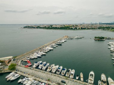 İstanbul 'daki Kalamis Fenerbahçe Limanı' nın hava aracı görüntüsü. Lüks Hayat. Yüksek kalite fotoğraf