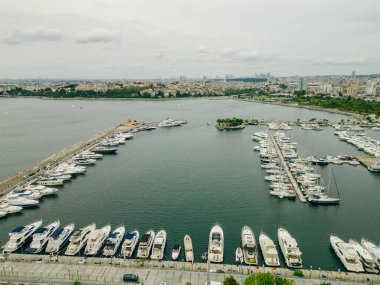İstanbul 'daki Kalamis Fenerbahçe Limanı' nın hava aracı görüntüsü. Lüks Hayat. Yüksek kalite fotoğraf