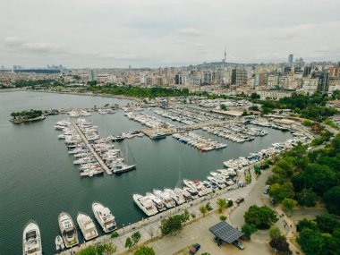 İstanbul 'daki Kalamis Fenerbahçe Limanı' nın hava aracı görüntüsü. Lüks Hayat. Yüksek kalite fotoğraf