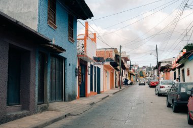 San Cristobal de las Casas, Chiapas, Meksika - 2 Nisan 2024 Sokak manzarası. Yüksek kalite fotoğraf