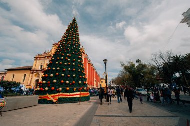 San Cristobal de las Casas, Chiapas, Meksika - 2 Nisan 2024 Sokak manzarası. Yüksek kalite fotoğraf