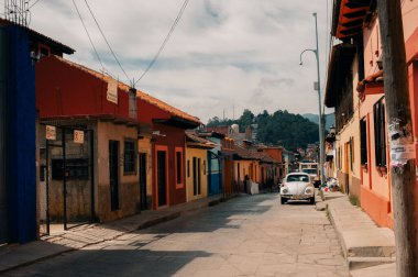 San Cristobal de las Casas, Chiapas, Meksika - 2 Nisan 2024 Sokak manzarası. Yüksek kalite fotoğraf