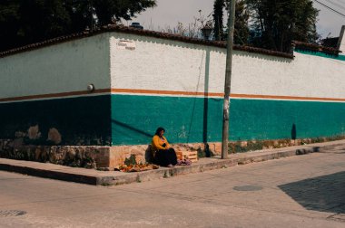 San Cristobal de las Casas, Chiapas, Meksika - 2 Nisan 2024 Sokak manzarası. Yüksek kalite fotoğraf