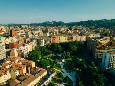 İtalya - Emilia-Romagna- Bolonya - şehir merkezli yerleşim bölgesinin havadan görüntüsü. Yüksek kalite fotoğraf