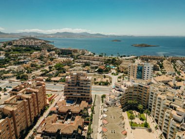 İspanya 'nın Murcia bölgesindeki La Manga del Mar Menor' un hava manzarası. Yüksek kalite fotoğraf