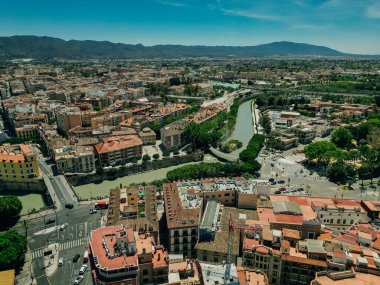 Murcia şehir merkezi ve Segura nehri havadan panoramik manzarası. Yüksek kalite fotoğraf