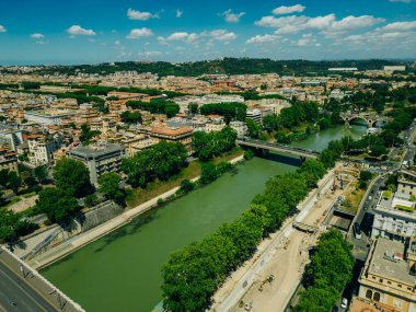 İtalya, Roma 'daki Tiber Nehri' nin havadan görünüşü. Yüksek kalite fotoğraf