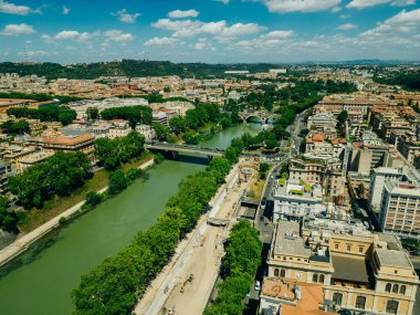 İtalya, Roma 'daki Tiber Nehri' nin havadan görünüşü. Yüksek kalite fotoğraf