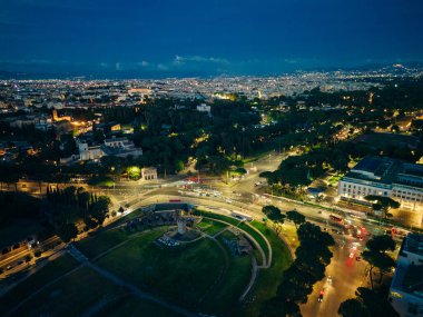 Roma, İtalya - 2 Mayıs 2024 Palatine Hill, Antik Roma Kolezyumu gece görüşü. Yüksek kalite fotoğraf