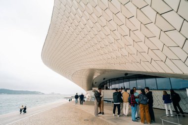 Lisboa, Portekiz - 2 Mayıs 2024 MAAT - Lizbon şehrinde Sanat, Mimarlık ve Teknoloji Müzesi. Yüksek kalite fotoğraf