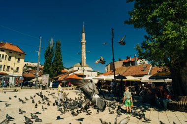 Antik mimarinin zeminine karşı Sebilj çeşmesi, Bosna 'nın başkenti Saraybosna' da İslam sanatının ve geleneğin özünü somutlaştırıyor. Yüksek kalite fotoğraf