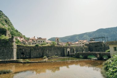 Kotor, Karadağ - 2 Mayıs 2024 Kotor Kent Duvarları, Kotor Kaleleri ve Tahkimatları, Karadağ. Yüksek kalite fotoğraf