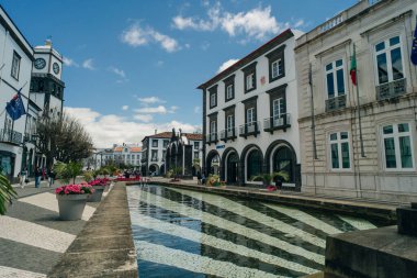 Portas da Cidade, Portekiz, Azores 'teki Sao Miguel Adası' ndaki Ponta Delgada 'nın şehir sembolü. Yüksek kalite fotoğraf