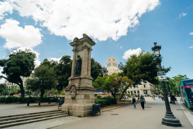 Barcelona, İspanya - 24 Mayıs 2024 öğleden sonra Barcelona 'nın merkezindeki Placa de Catalunya' da. Yüksek kalite fotoğraf