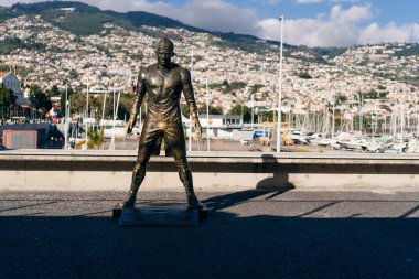 Cristiano Ronaldo heykeli 2 Mayıs 2024 'te Portekiz, Madeira' da. Yüksek kalite fotoğraf