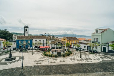  Ponta Delgada adasındaki Ribeira Grande kasabası. Sao Miguel, Azores - 2 Mayıs 2024. Yüksek kalite fotoğraf