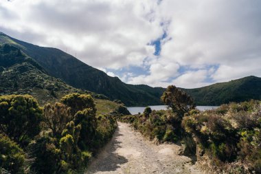 Azores, Portekiz, Azores 'deki Sao Miguel Adası' ndan Lagoa do Fogo 'ya inanılmaz bir manzara. Yüksek kalite fotoğraf