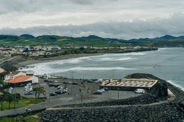  Ponta Delgada adasındaki Ribeira Grande kasabası. Sao Miguel, Azores - 2 Mayıs 2024. Yüksek kalite fotoğraf