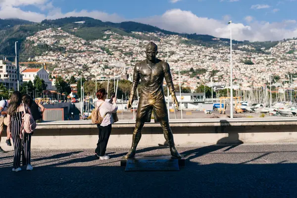 Cristiano Ronaldo heykeli 2 Mayıs 2024 'te Portekiz, Madeira' da. Yüksek kalite fotoğraf