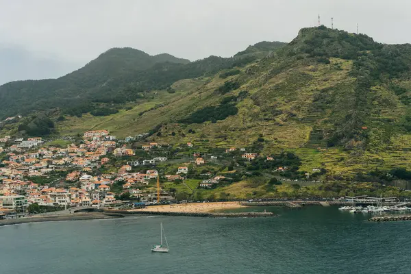 Machico Portekiz 'in Madeira Adası' nın doğusunda eski ve büyüleyici bir kasabadır. Yüksek kalite fotoğraf