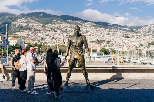 Cristiano Ronaldo heykeli 2 Mayıs 2024 'te Portekiz, Madeira' da. Yüksek kalite fotoğraf