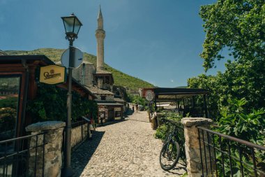 Bosna-Hersek 'in Mostar kentindeki Stari Most veya Eski Köprü olarak da bilinen tarihi Mostar Köprüsü. Yüksek kalite fotoğraf