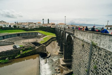  Ponta Delgada adasındaki Ribeira Grande kasabası. Sao Miguel, Azores - 2 Mayıs 2024. Yüksek kalite fotoğraf