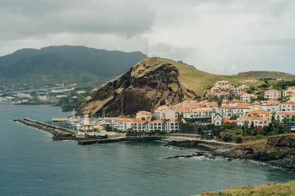 Canical, Madeira Adası, Portekiz - 23 Eylül 2023 - Village Bay. Yüksek kalite 4k görüntü