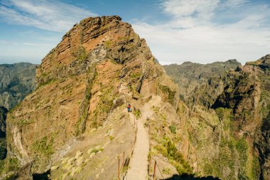 Pico do Arieiro tepesi etrafındaki dağlar, Santana, Madeira, Portekiz, Atlantik, Avrupa. Yüksek kalite fotoğraf