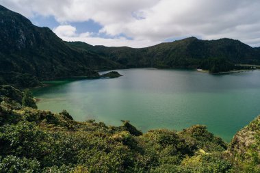 Azores, Portekiz, Azores 'deki Sao Miguel Adası' ndan Lagoa do Fogo 'ya inanılmaz bir manzara. Yüksek kalite fotoğraf
