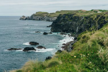Miradouro de Santa Iria 'dan güzel bir kıyı manzarası Sao Miguel Adası, Azores, Portekiz. Yüksek kalite fotoğraf