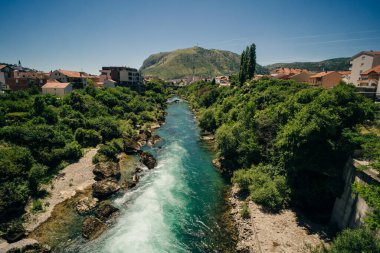 Neretva Nehri Bosna-Hersek 'in Mostar kentinden akıyor. Yüksek kalite fotoğraf