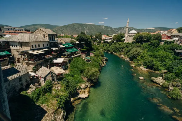 Neretva Nehri Bosna-Hersek 'in Mostar kentinden akıyor. Yüksek kalite fotoğraf