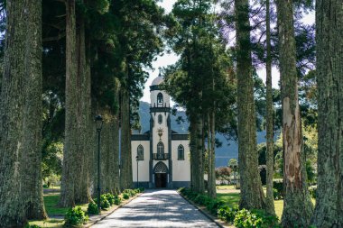 Igreja de Sao Nicolau Kilisesi Bulvarı, Sete Cidades, Sao Miguel Adası, Azores Adaları, Portekiz. Yüksek kalite fotoğraf