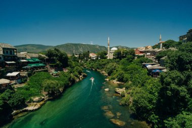 Neretva Nehri Bosna-Hersek 'in Mostar kentinden akıyor. Yüksek kalite fotoğraf