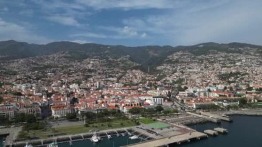 Portekiz 'in başkenti Funchal' ın panoramik manzarası. Yüksek kalite 4k görüntü