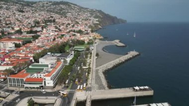 Portekiz 'in başkenti Funchal' ın panoramik manzarası. Yüksek kalite 4k görüntü