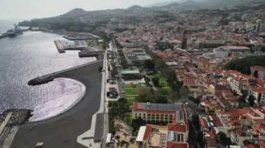 Portekiz 'in başkenti Funchal' ın panoramik manzarası. Yüksek kalite 4k görüntü