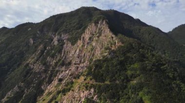 Pico do Arieiro 'dan Pico Ruivo' ya Madeira Adası, Portekiz 'deki gizemli manzara. Yüksek kalite 4k görüntü