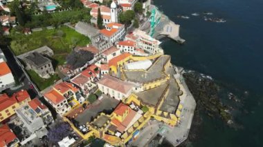 Tarih merkezinde Funchal ve Fuerte De Madeira manzarası. Madeira Adası, Portekiz. Yüksek kalite 4k görüntü